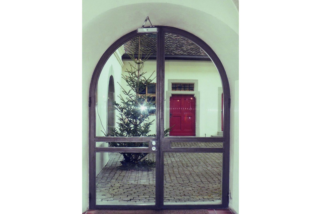 FERME-PORTE TJSS T 44B pour portes cintrée