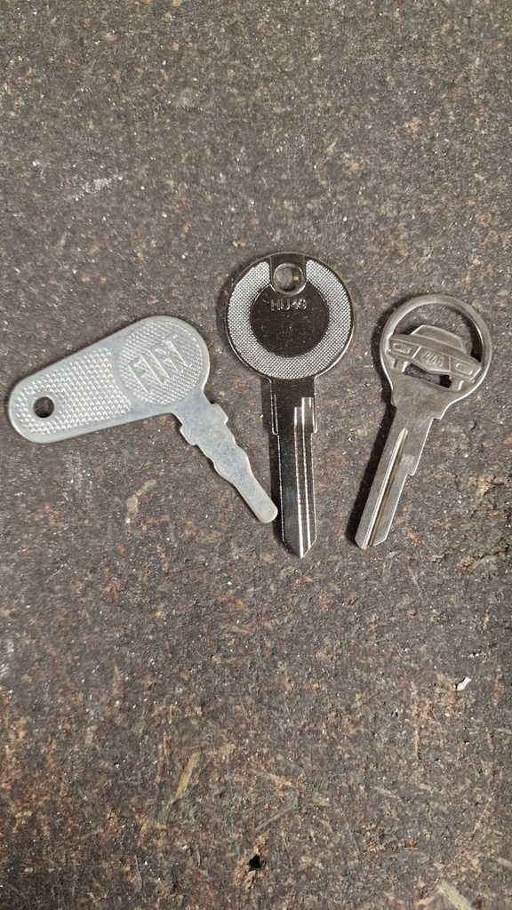 CLE VOITURE REPRODUCTION (PUREMENT MECANIQUE)